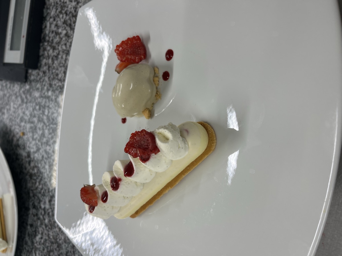 Dessert à l'assiette vanille et fraise
